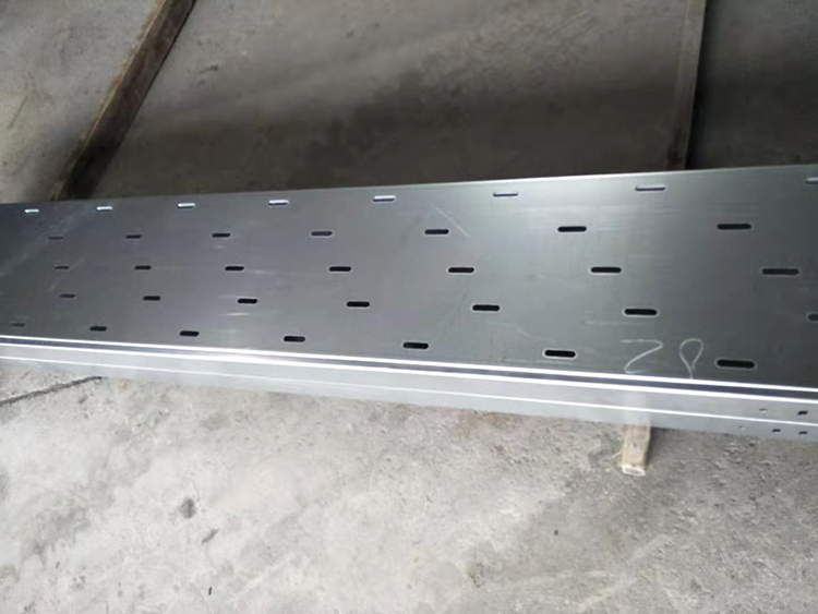 屏蔽电气干扰的托盘线槽桥架