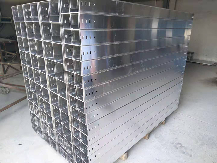 全封闭桥架为何能够在工作中抗住腐蚀